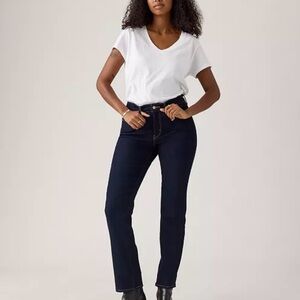 Levi's Women's Dark Blue Classic Mid rise Straight Leg Stretch Jean